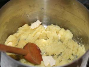 adding-butter-to-potatoes