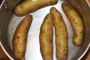 ratte potatoes in water